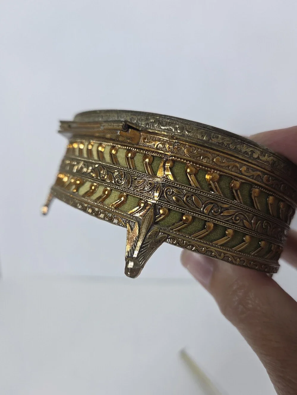 Boucher decorative oval